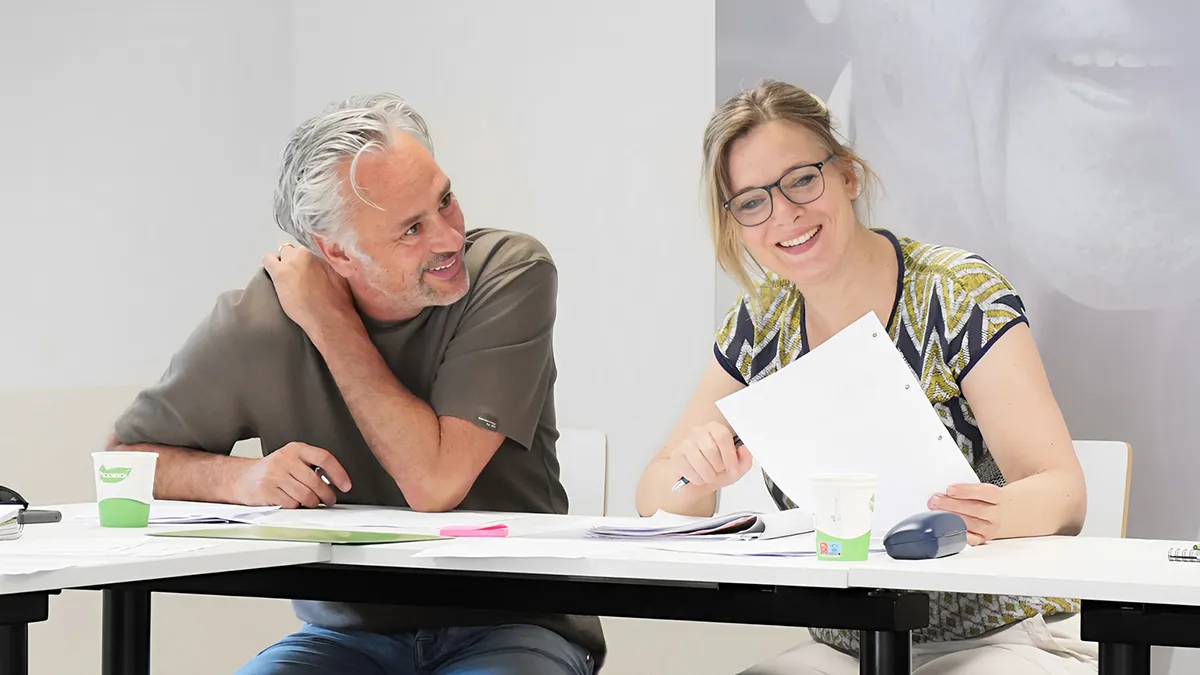 Cursisten oefenen met de toepassing van EFT in relatietherapie